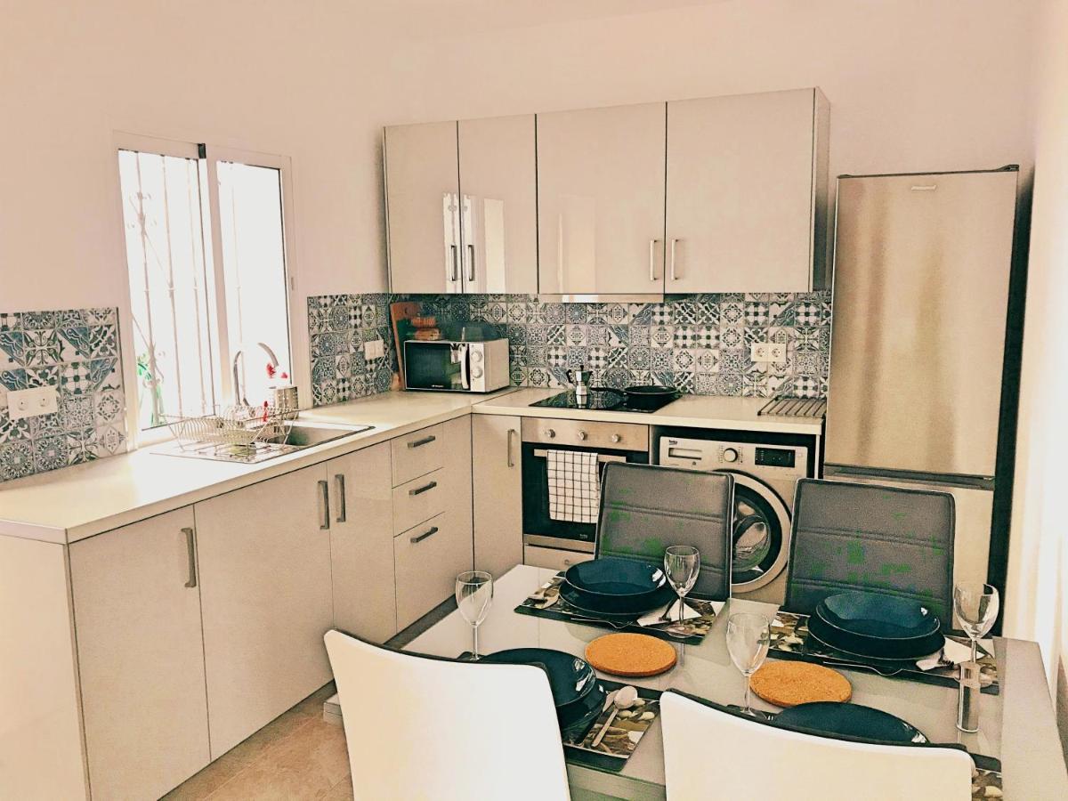 Town House With Patio In Quiet Residential Area 10 Min From Beach Торремолинос Номер фото